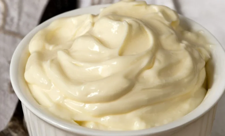 خلطة المايونيز الجبارة للتخلص من جفاف الشعر والقشرة العنيدة