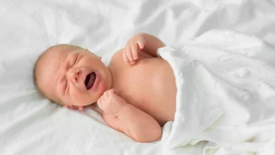 أسباب بكاء الطفل