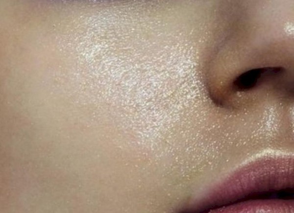 روتين العناية بالبشرة الدهنية