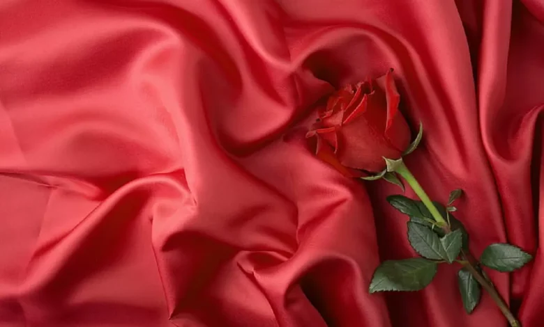 الفرق بين الحرير والساتان