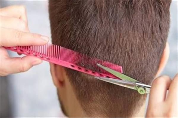 قص الشعر في المنام