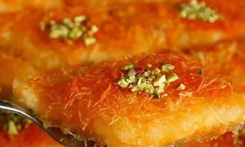 طريقة عمل صنية الكنافة الطرية بالمكسرات