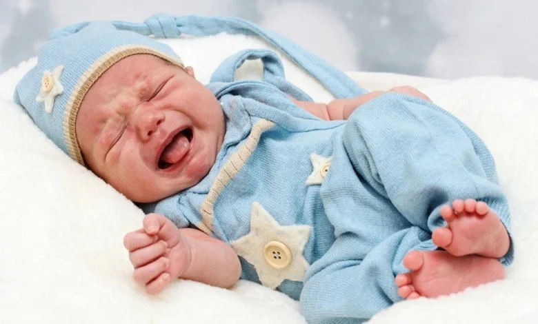 بكاء الطفل الرضيع في الشهور الأولى