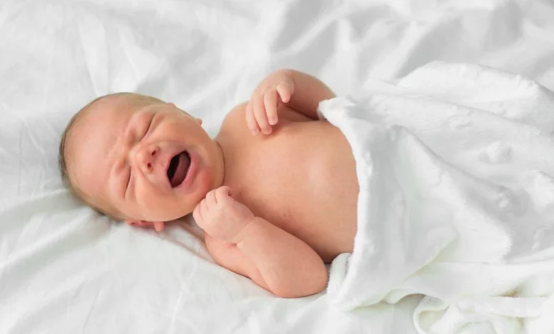 بكاء الطفل المستمر بلا سبب