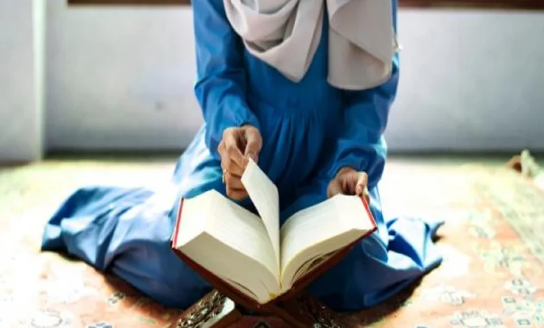 هل يجوز للمرأة الحائض قراءة القرآن
