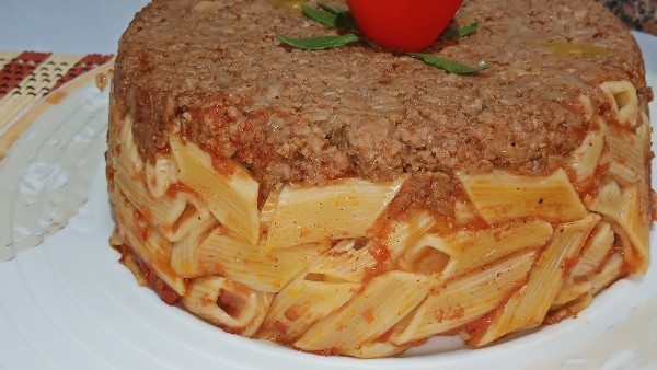 طاجن مكرونة باللحمة المفرومة