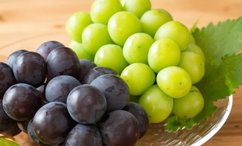 تفسير أكل العنب في المنام