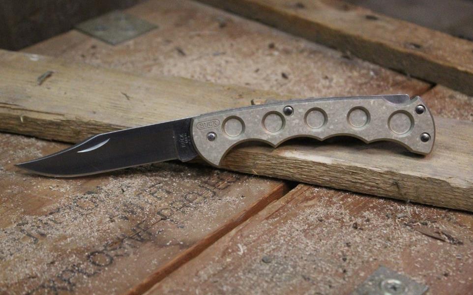 تفسير حلم الطعن بالسكين وخروج الدم