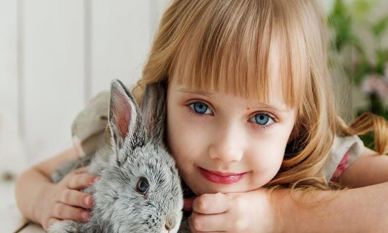 تفسير حلم طفلة صغيرة جميلة تضحك للعزباء