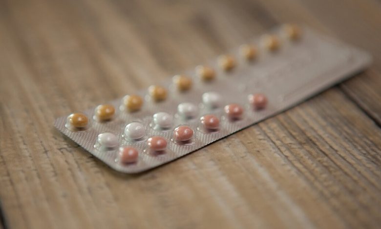 حبوب تنظيم الدورة الابيض والبني