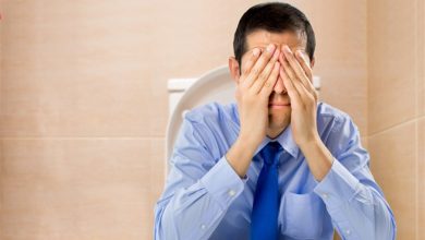 خروج دم مع البراز مع حرقة