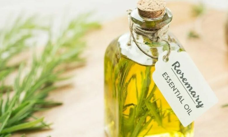 زيت اكليل الجبل للشعر