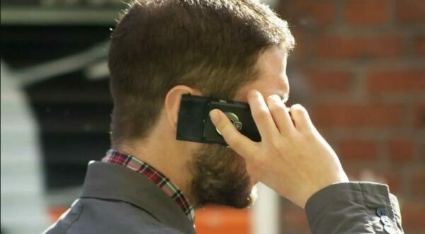 كيف اجعل حبيبي يغار عبر الهاتف