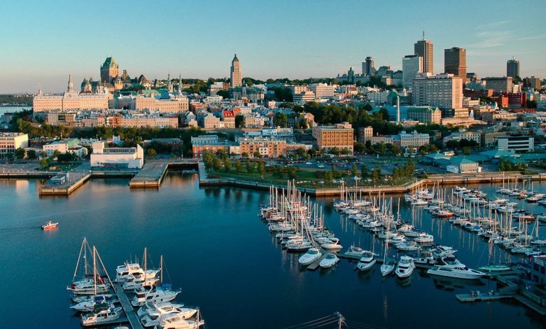 العيش في كندا