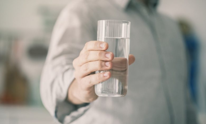 علاج القولون العصبي بالماء الساخن