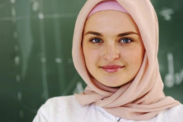 كيف أكون مختلفة عن الأخريات