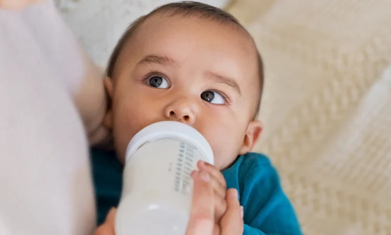 أنواع الحليب للرضع