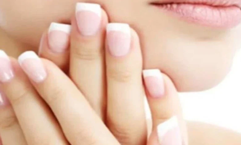 خلطة لتطويل الاظافر