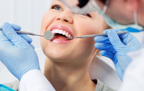 طبيب أسنان عربي في شتوتغارت