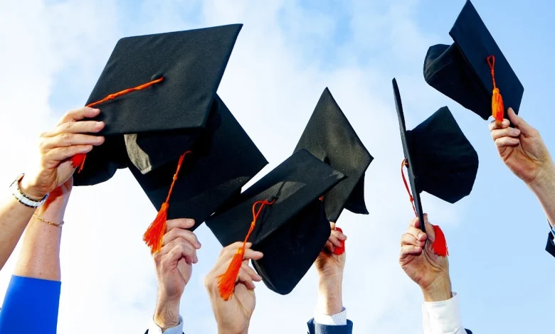 تهنئة تخرج من الجامعة