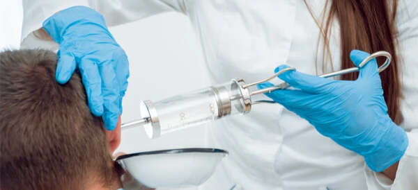 تنظيف الأذن