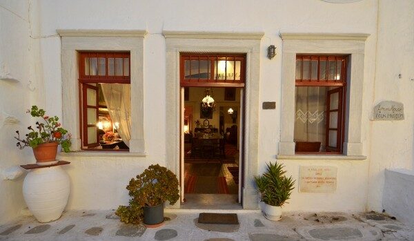 السياحة في ميكونوس