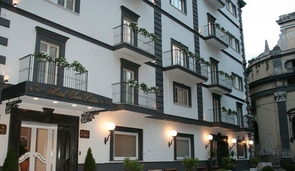 السياحة في نابولي