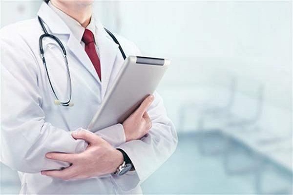 الأطباء العرب في باريس