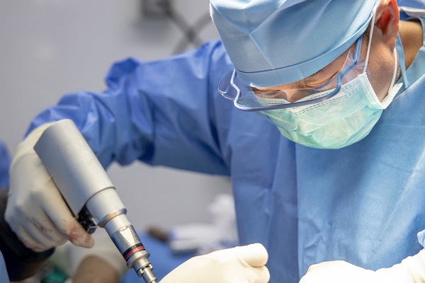 طبيب عربي جراحة عظام عربي في بريمن