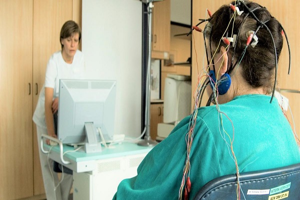 طبيب عربي أعصاب في باريس