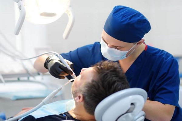 طبيب أسنان عربي في بيليفيلد