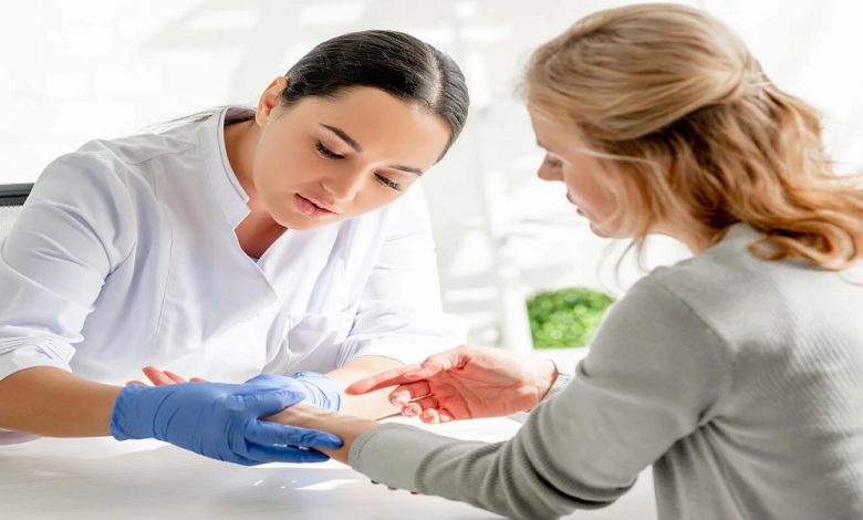 طبيب جلدية عربي في باريس