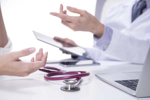 طبيب باطنية عربي في فيينا