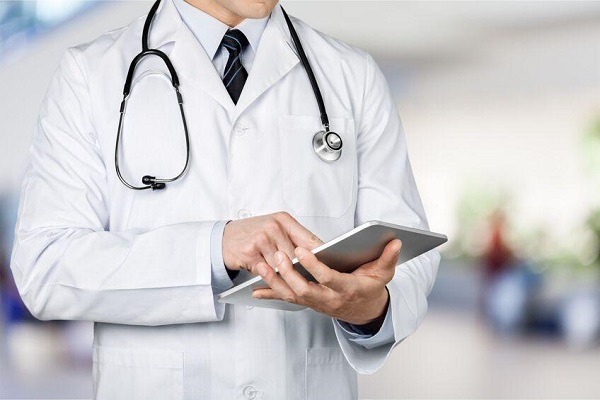 طبيب باطنية عربي في بيليفيلد