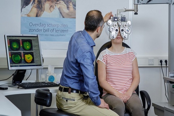 طبيب عيون عربي في باريس