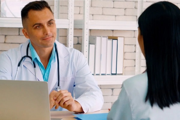 دكتور عام عربي في بيليفيلد