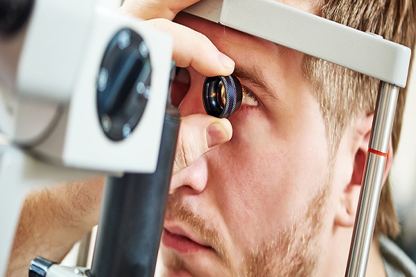 طبيب عيون عربي في باريس