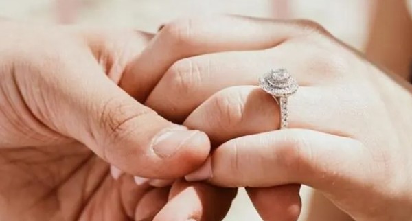 تفسير حلم الخطوبة للعزباء