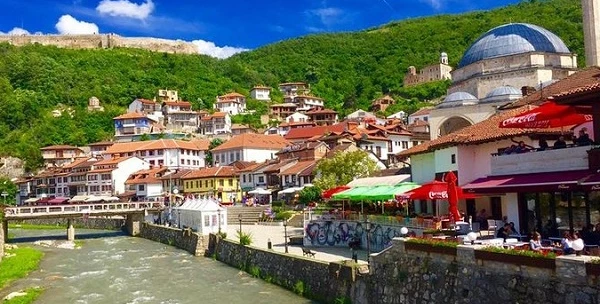 العاصمة بريشتينا