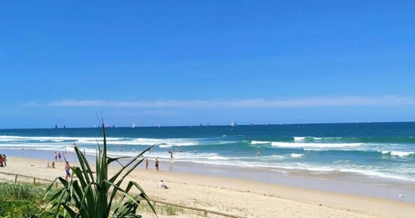 شاطيء سيرفرز بارادايس