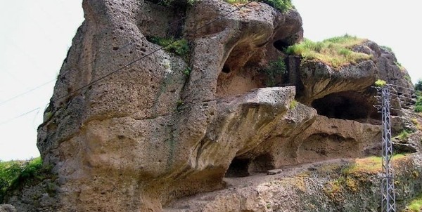 كهوف تكاكوي