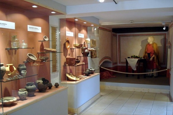 السياحة في هالشتات