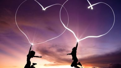 معجب بي ولا يكلمني