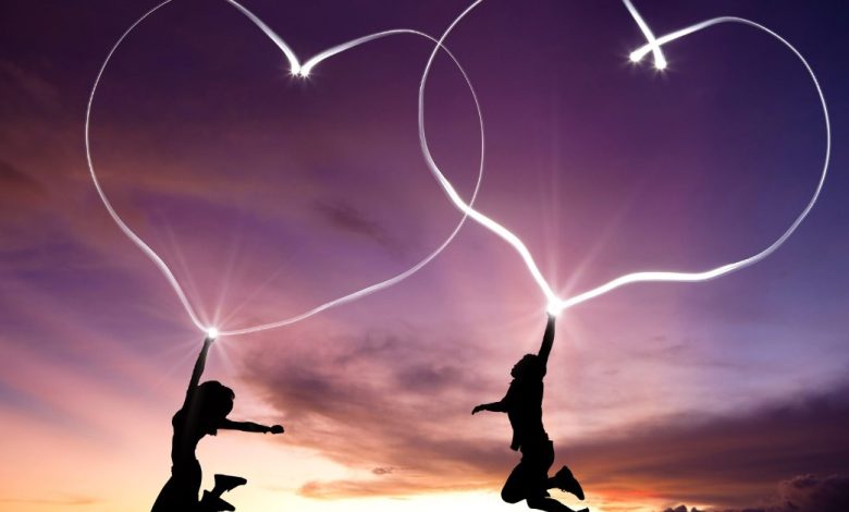 معجب بي ولا يكلمني