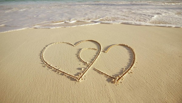 معجب بي ولا يكلمني