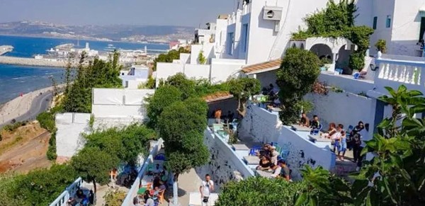 مقهى الحافة