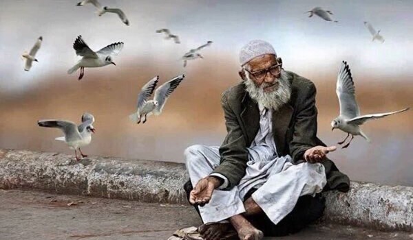 ثلاثة أنا خصمهم يوم القيامة