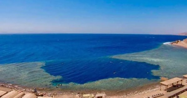 الثقب الأزرق