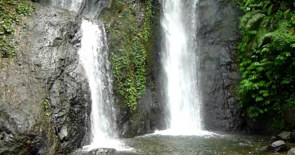 الشلال التوأم