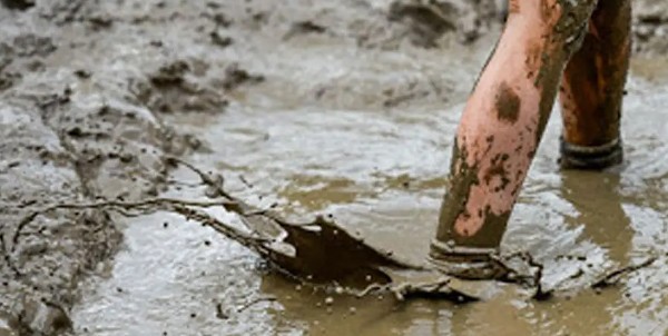 الطين في المنام